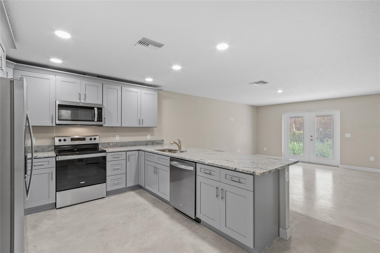 921 E CLIFFORD AVE, EUSTIS, FL, 32726