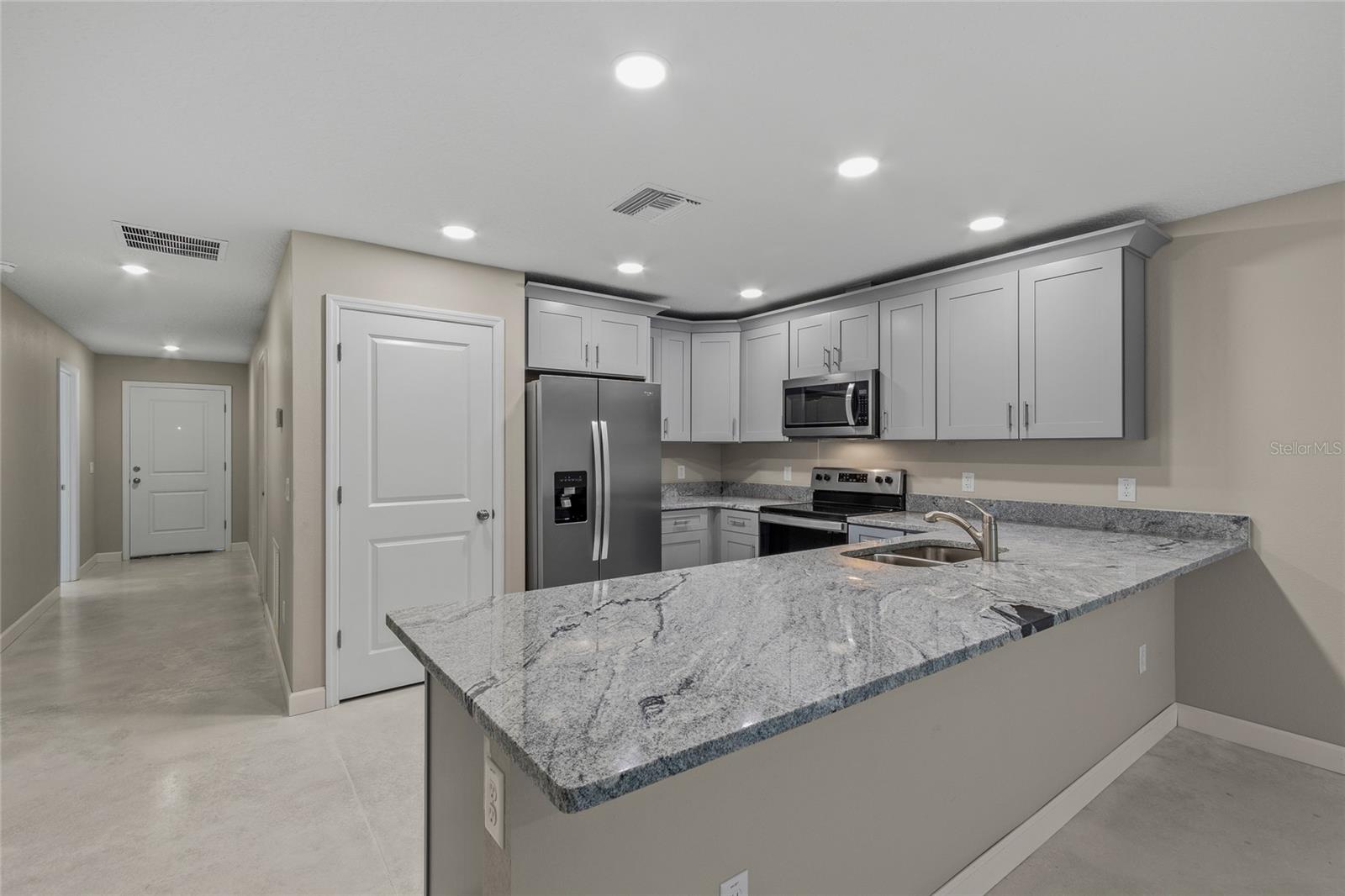 921 E CLIFFORD AVE, EUSTIS, FL, 32726