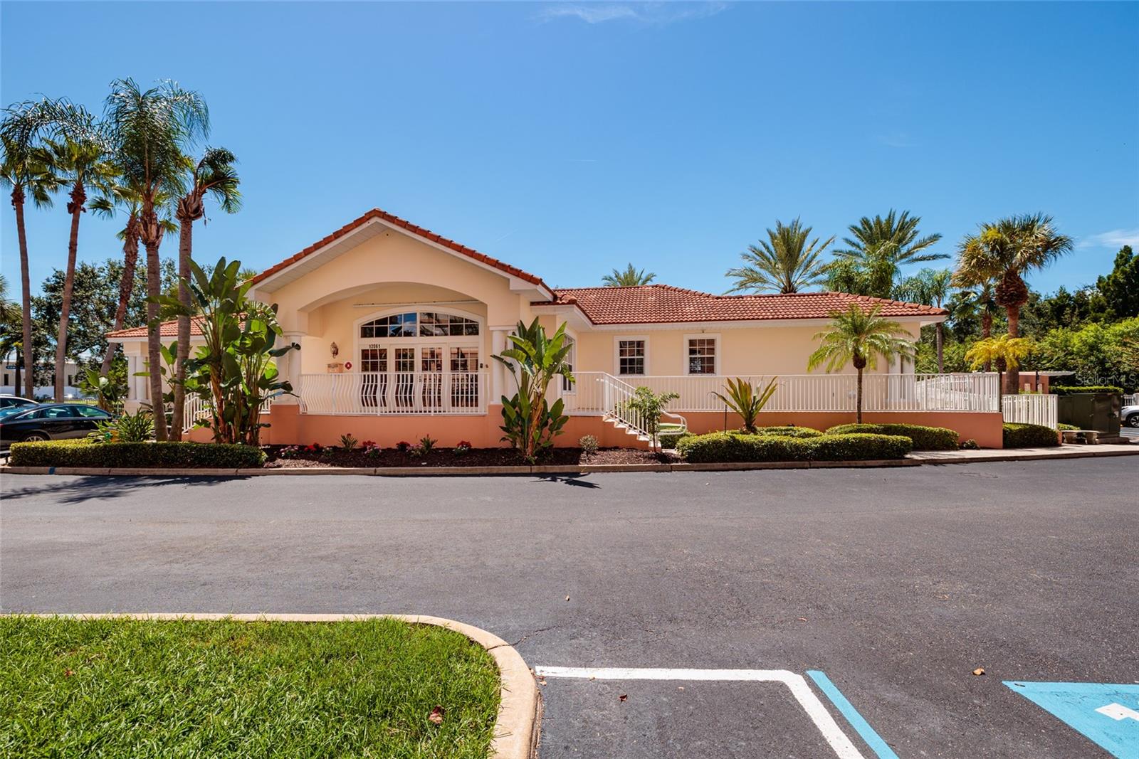 GRANDE VERANDAHS ON THE BAY Community Clubhouse
