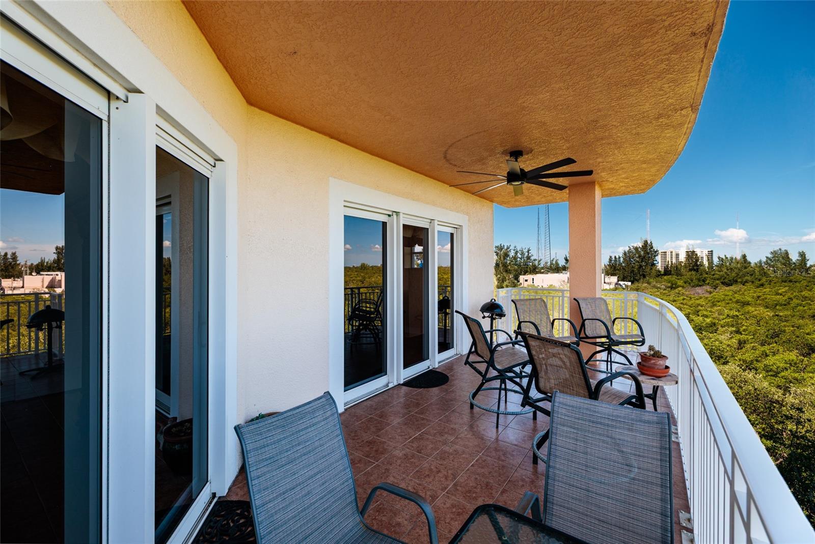 Exterior Back/Balcony/View