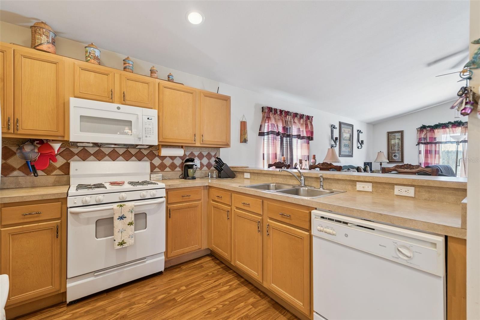 304 LAKE SUZANNE DR, LAKE WALES, FL, 33859