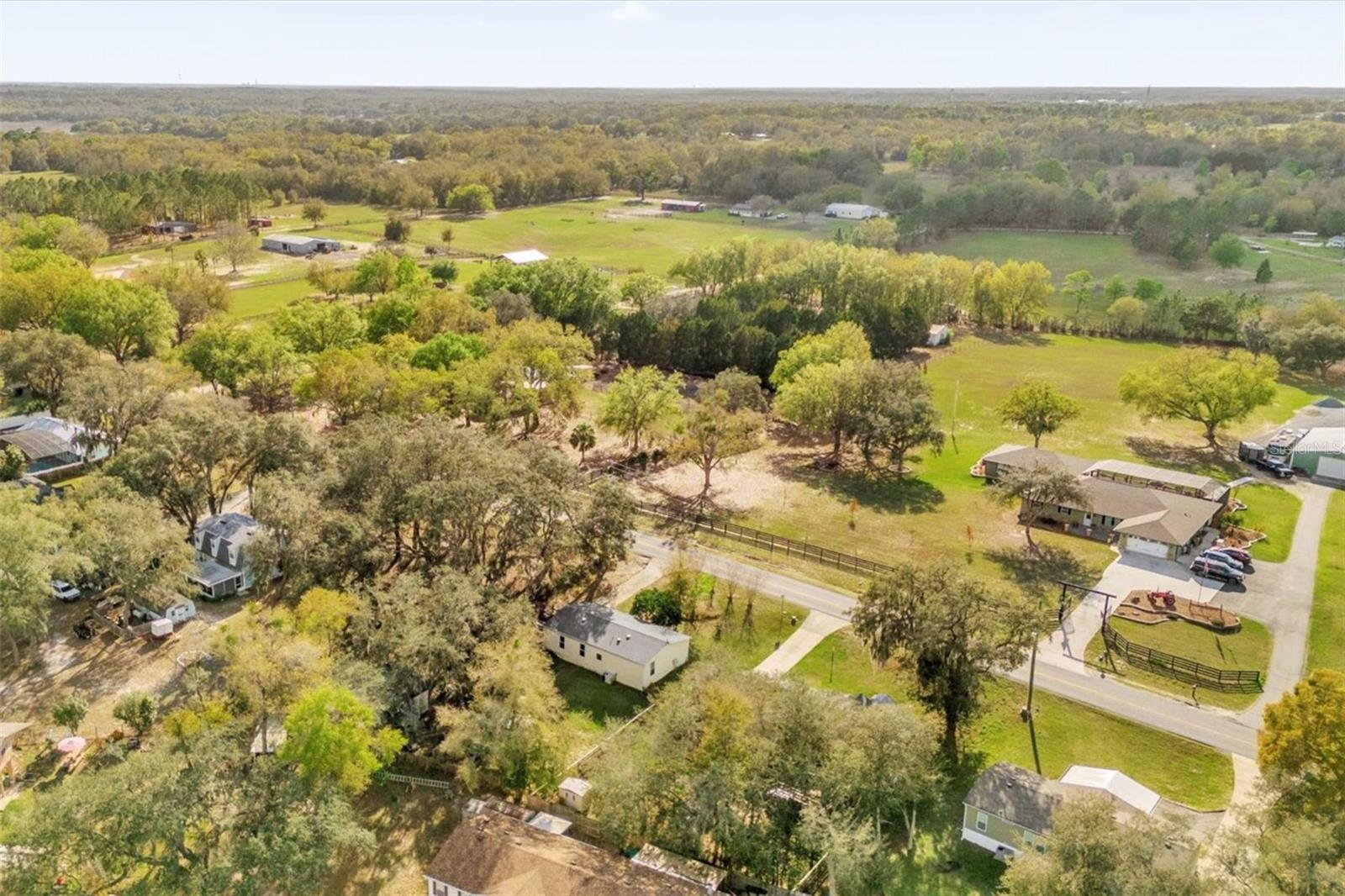 40212 GRAYS AIRPORT RD, LADY LAKE, FL, 32159