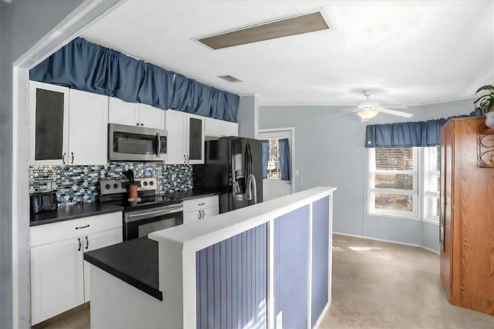 40212 GRAYS AIRPORT RD, LADY LAKE, FL, 32159