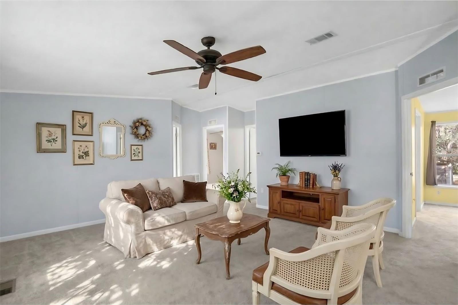 40212 GRAYS AIRPORT RD, LADY LAKE, FL, 32159