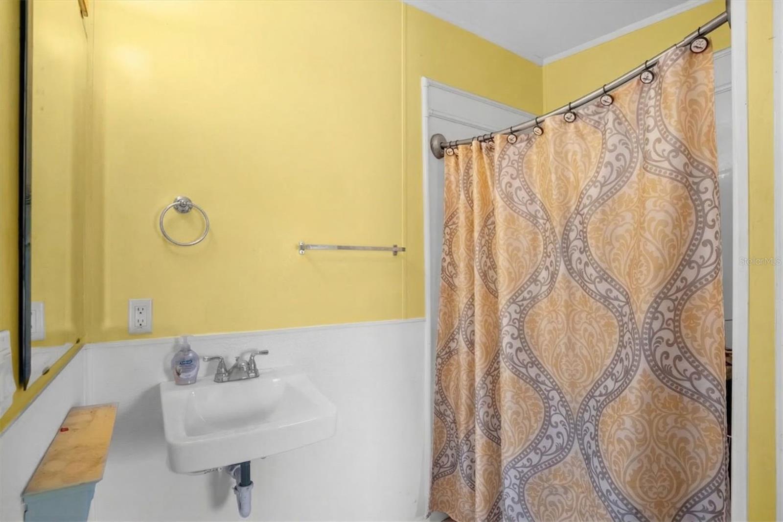 40212 GRAYS AIRPORT RD, LADY LAKE, FL, 32159