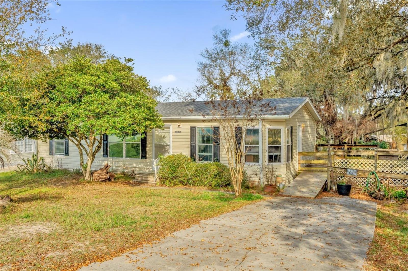 40212 GRAYS AIRPORT RD, LADY LAKE, FL, 32159