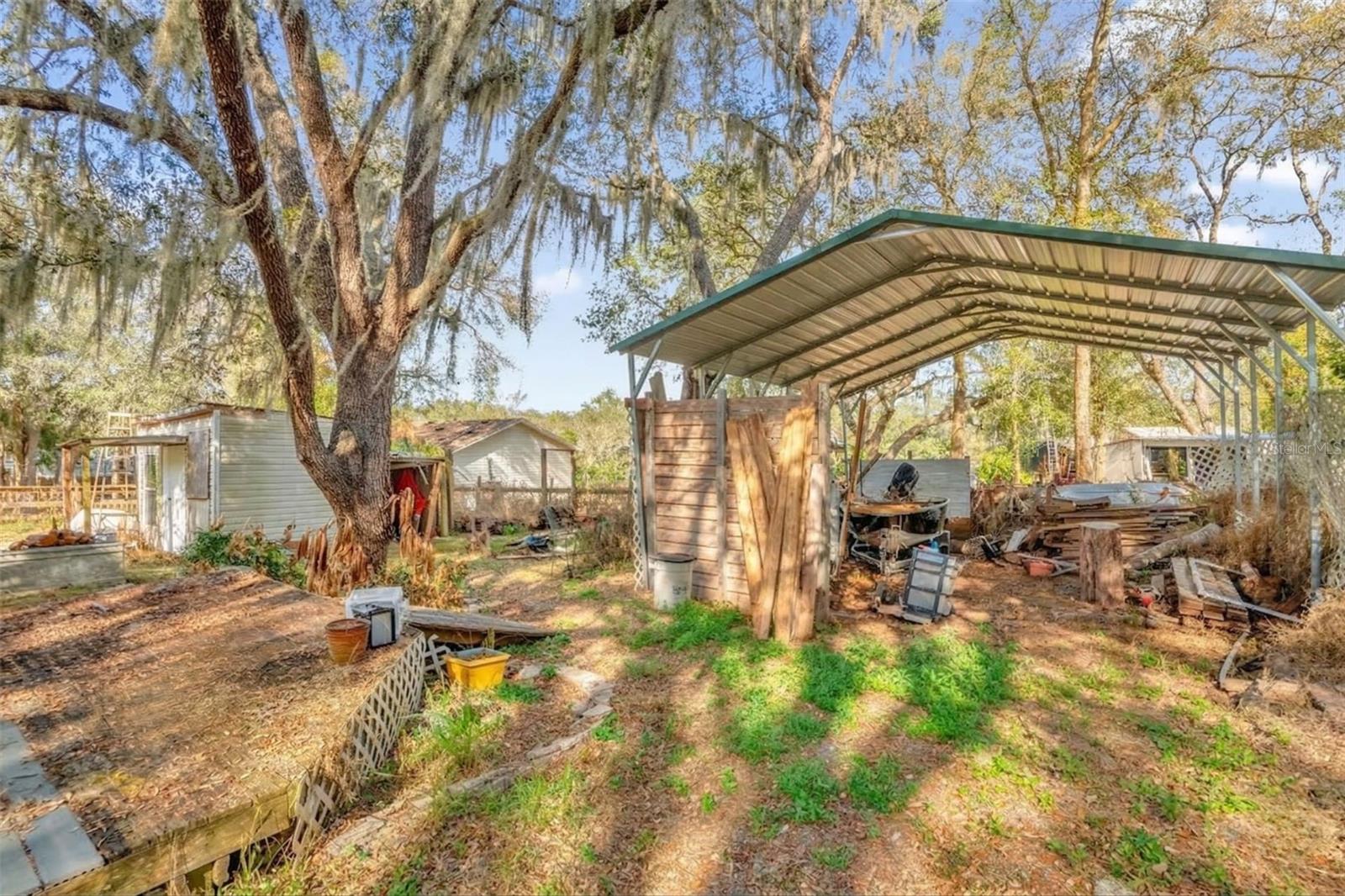 40212 GRAYS AIRPORT RD, LADY LAKE, FL, 32159