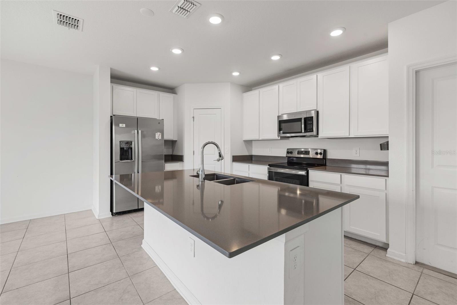 942 JACKSON AVE, DAVENPORT, FL, 33837