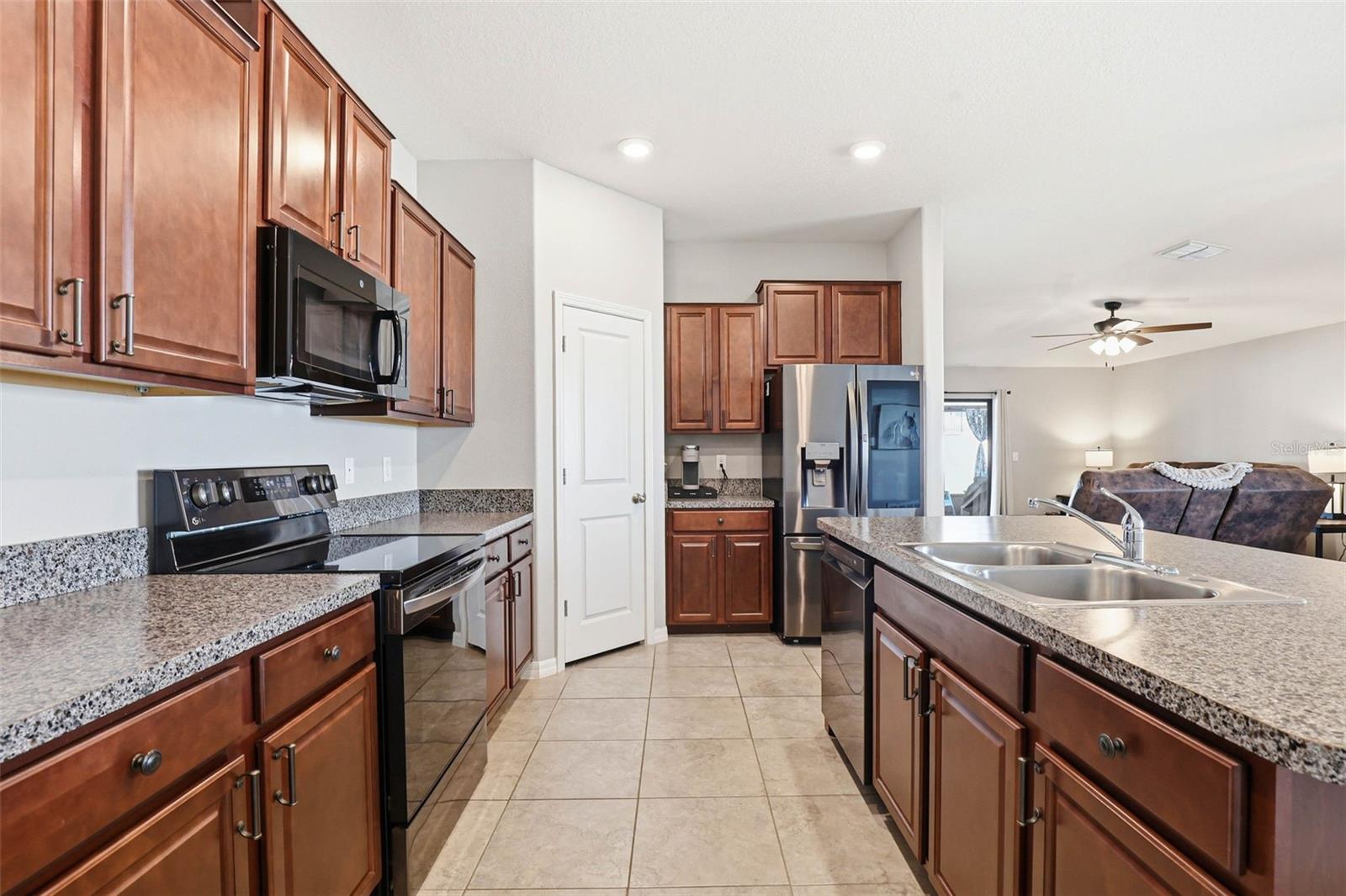 6637 WAGON TRAIL ST, ZEPHYRHILLS, FL, 33541