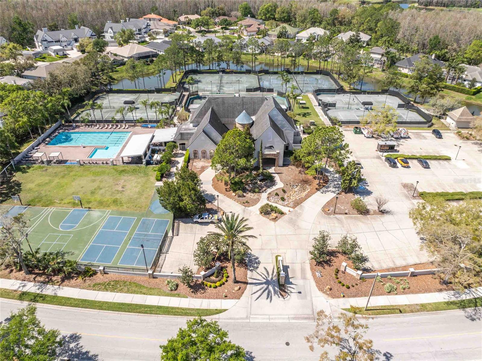 18724 WIMBLEDON CIR, LUTZ, FL, 33558