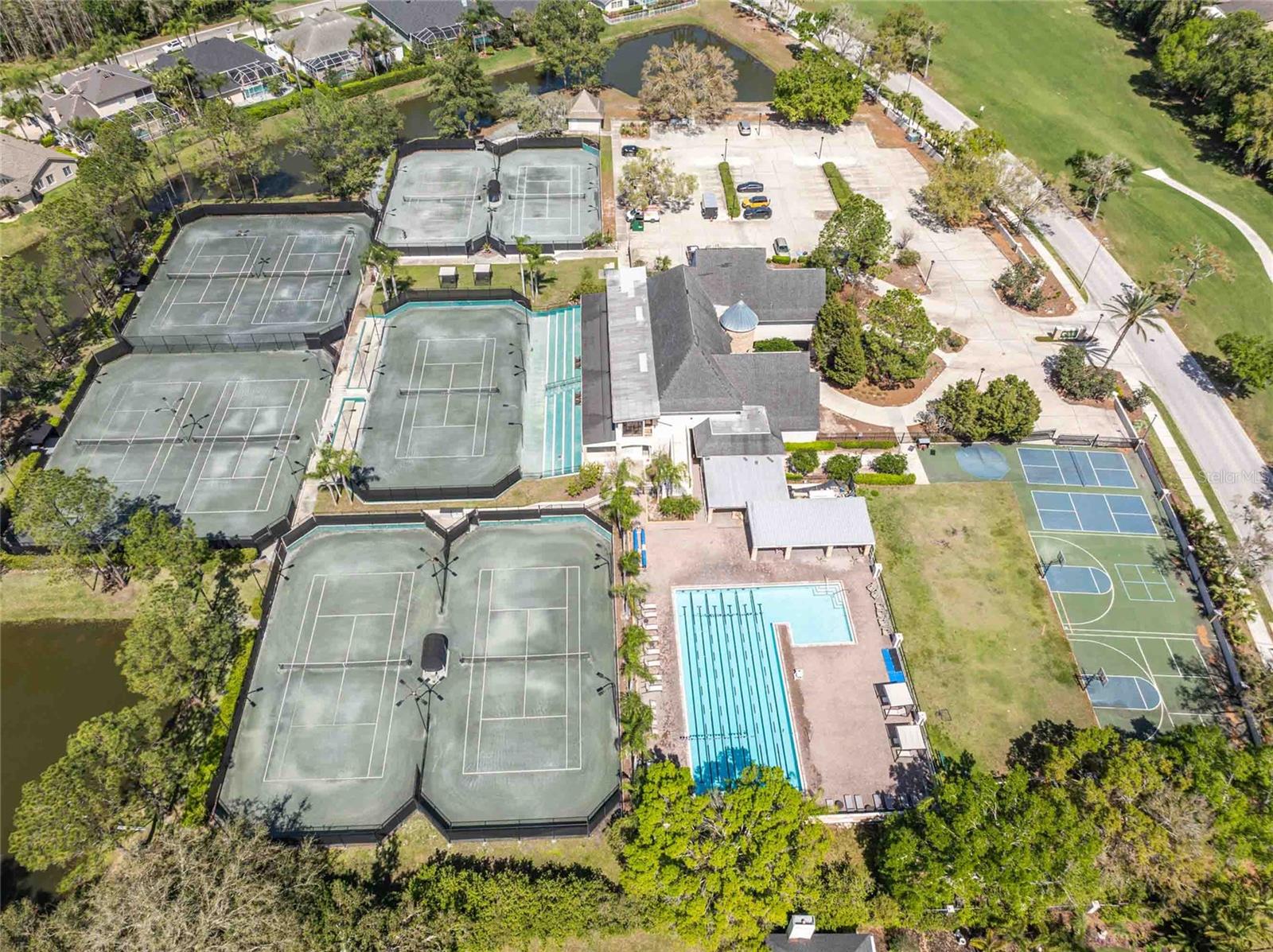 18724 WIMBLEDON CIR, LUTZ, FL, 33558