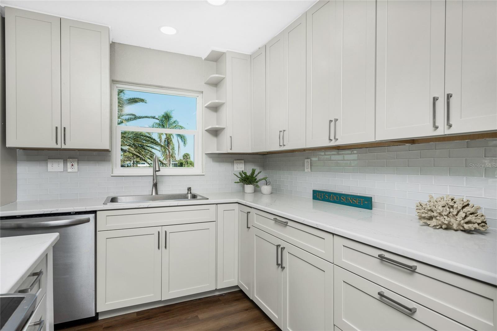 72 OAKLAND HILLS CT, ROTONDA WEST, FL, 33947