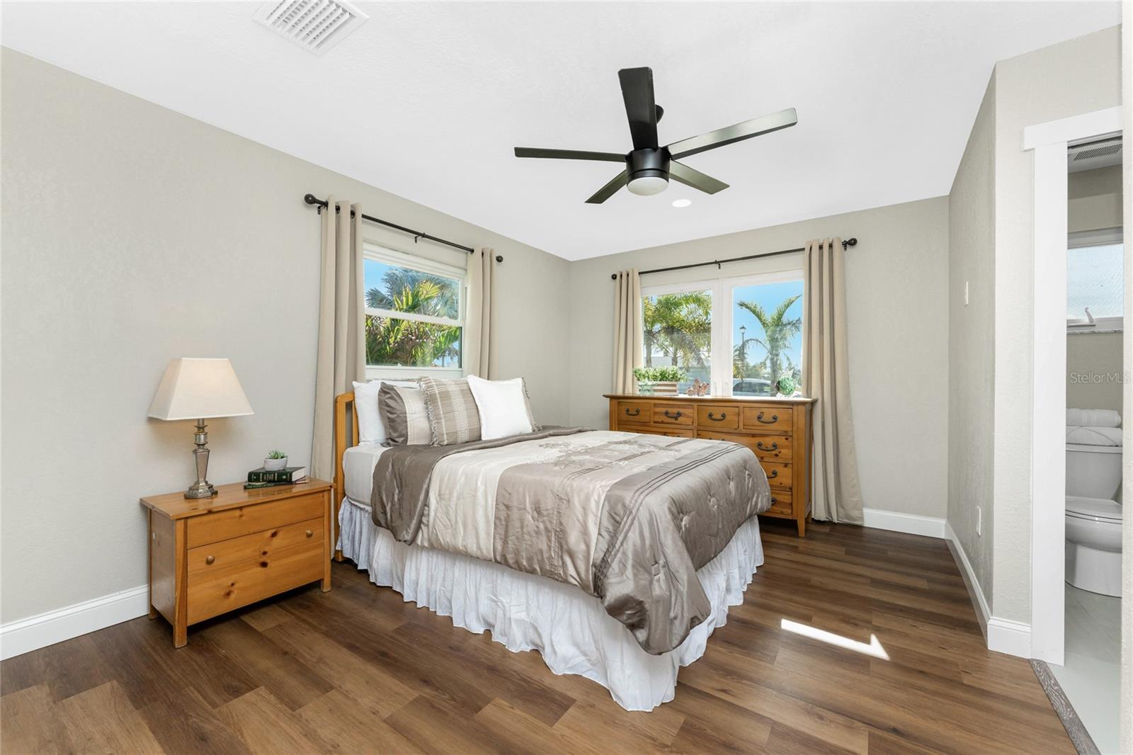 72 OAKLAND HILLS CT, ROTONDA WEST, FL, 33947