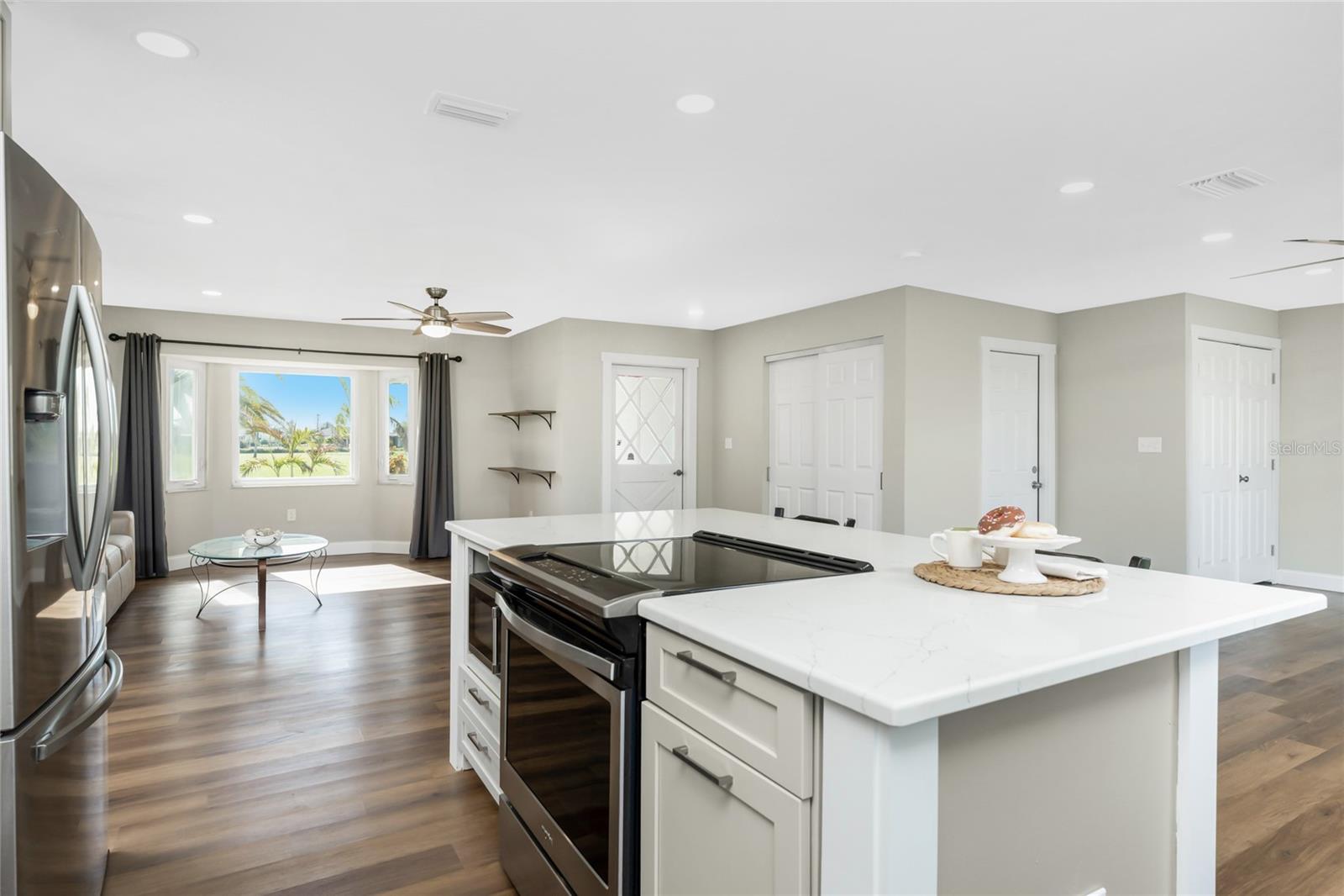 72 OAKLAND HILLS CT, ROTONDA WEST, FL, 33947