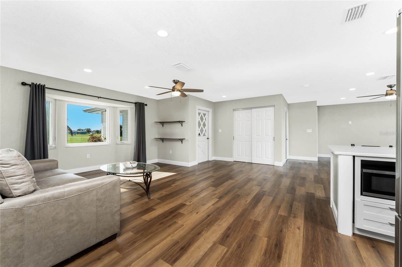 72 OAKLAND HILLS CT, ROTONDA WEST, FL, 33947