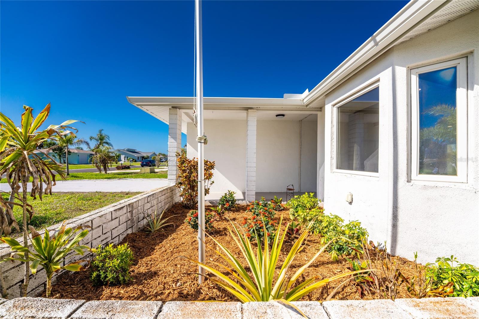 72 OAKLAND HILLS CT, ROTONDA WEST, FL, 33947