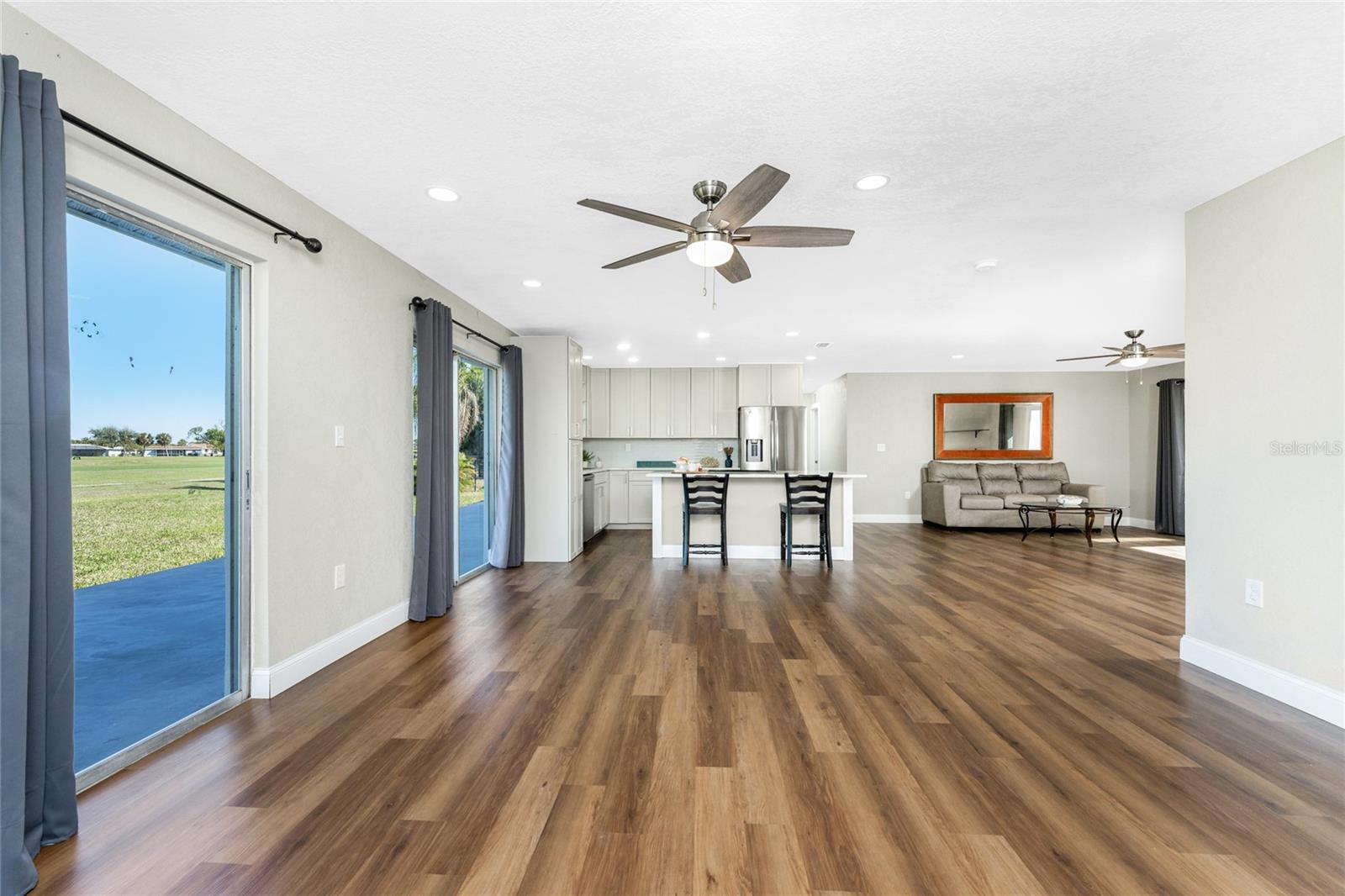 72 OAKLAND HILLS CT, ROTONDA WEST, FL, 33947