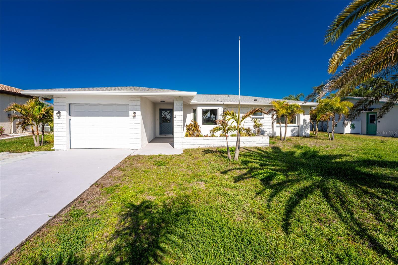 72 OAKLAND HILLS CT, ROTONDA WEST, FL, 33947