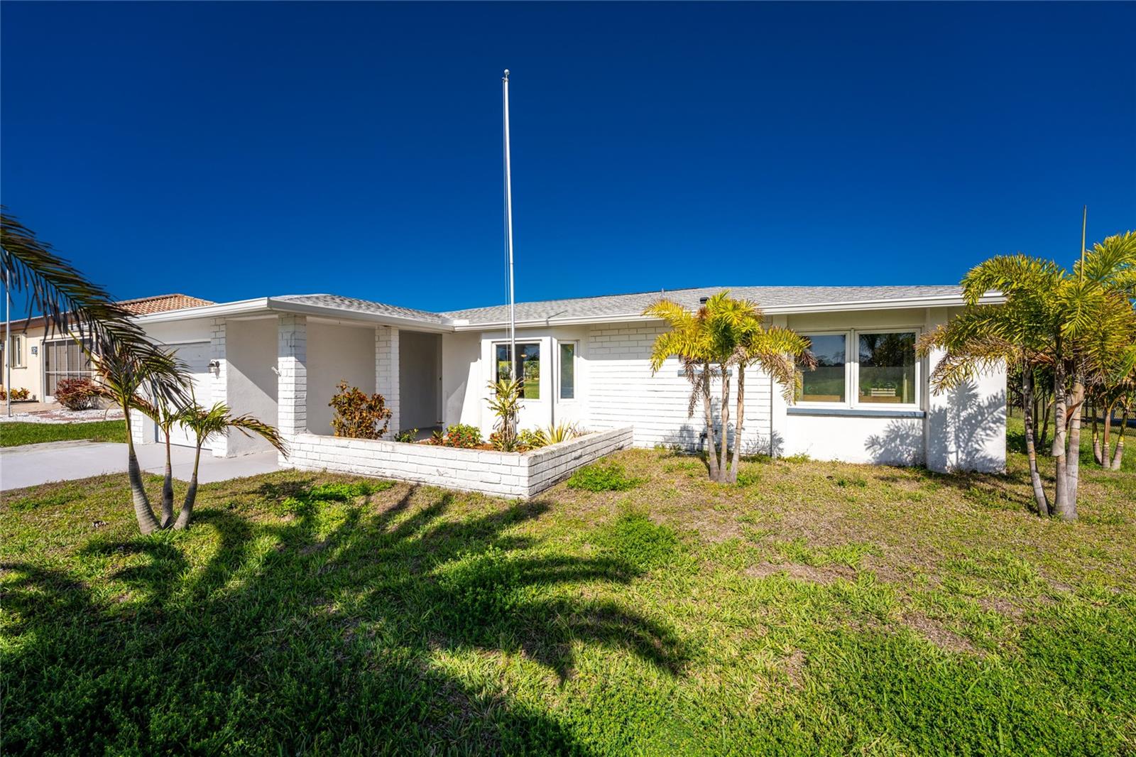 72 OAKLAND HILLS CT, ROTONDA WEST, FL, 33947