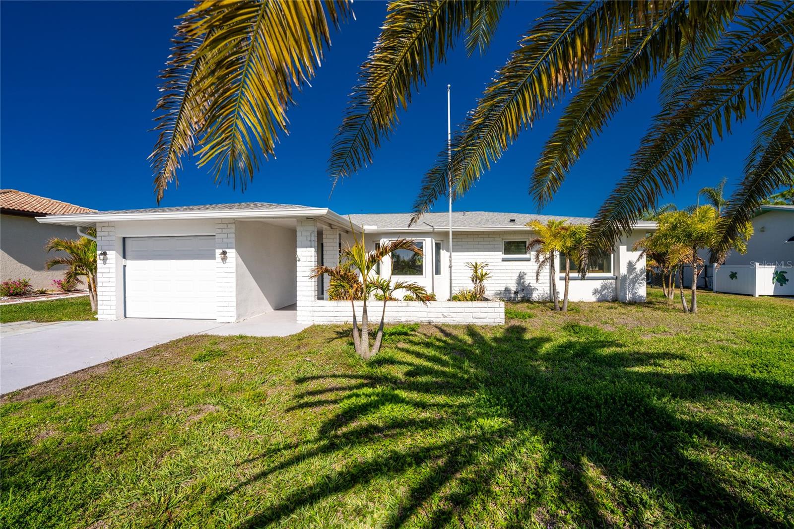 72 OAKLAND HILLS CT, ROTONDA WEST, FL, 33947