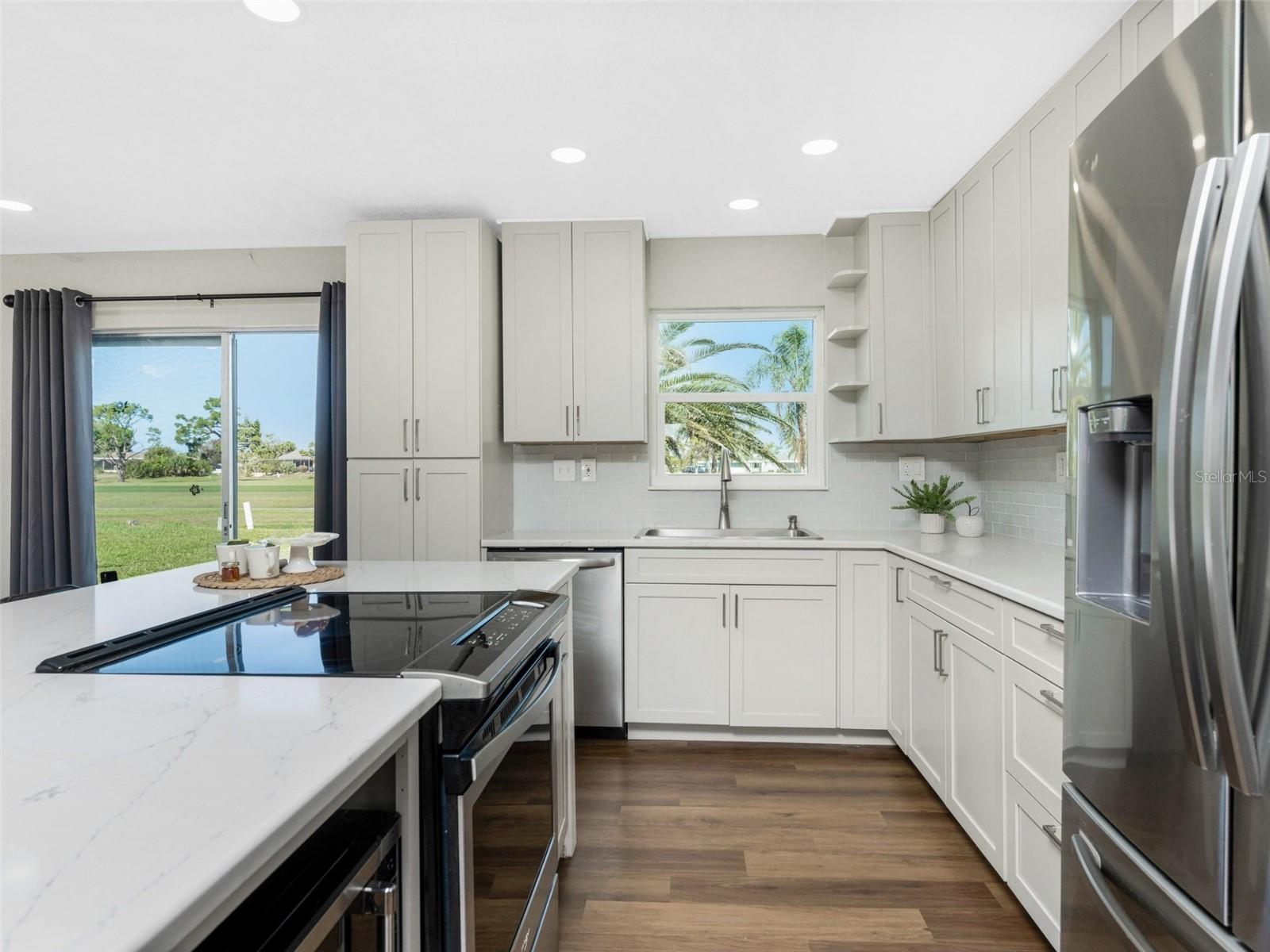 72 OAKLAND HILLS CT, ROTONDA WEST, FL, 33947