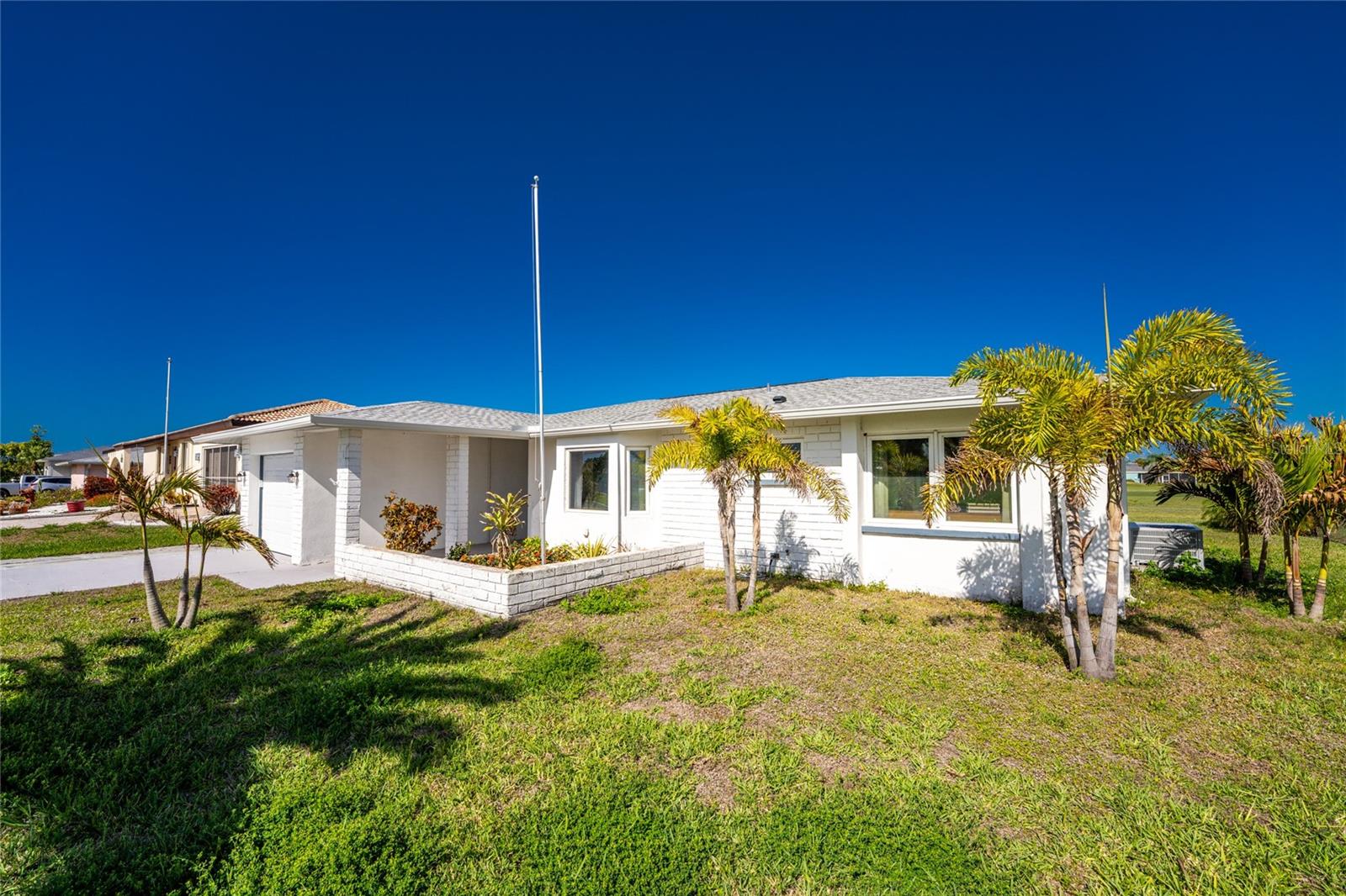 72 OAKLAND HILLS CT, ROTONDA WEST, FL, 33947