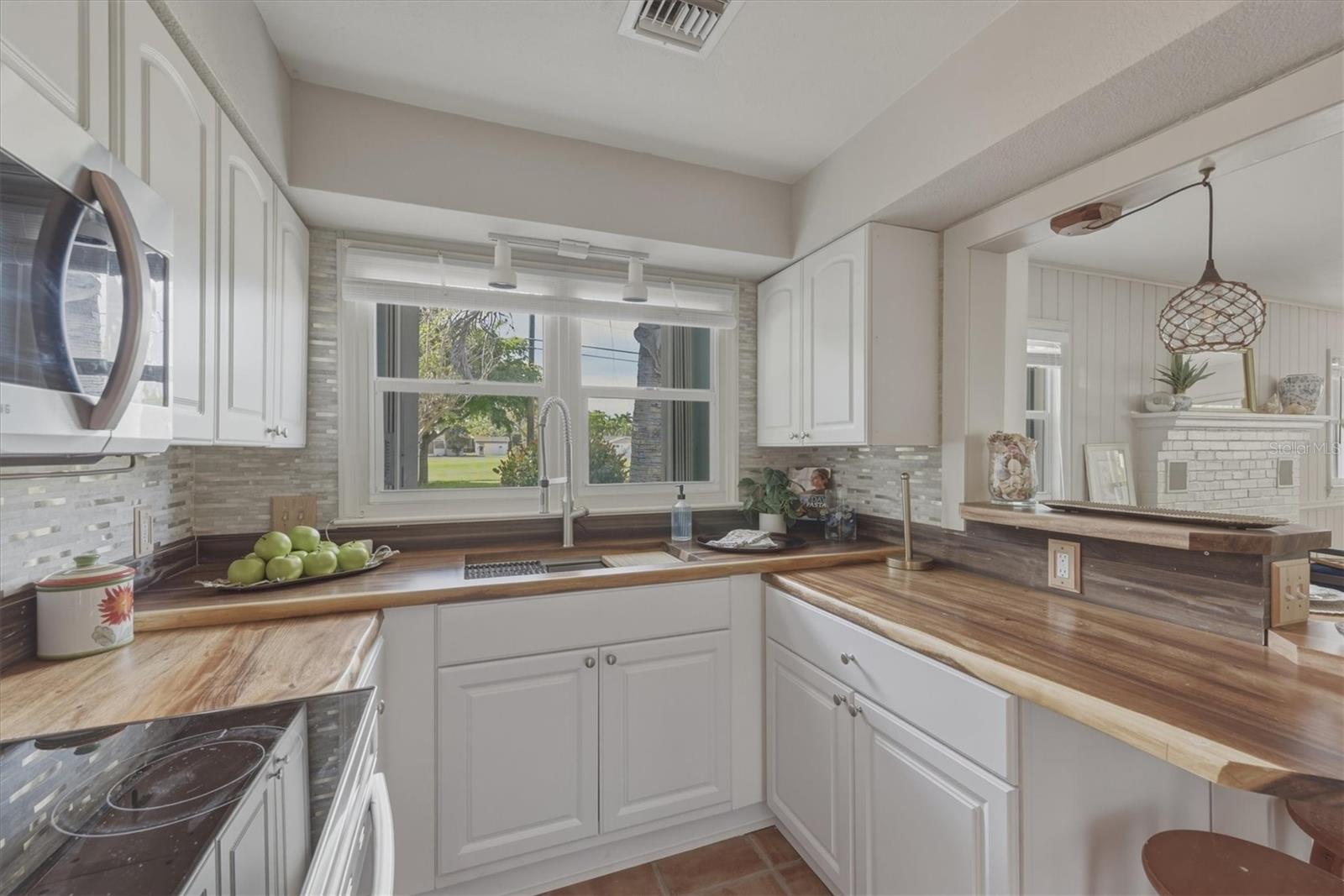 521 W OLYMPIA AVE, PUNTA GORDA, FL, 33950