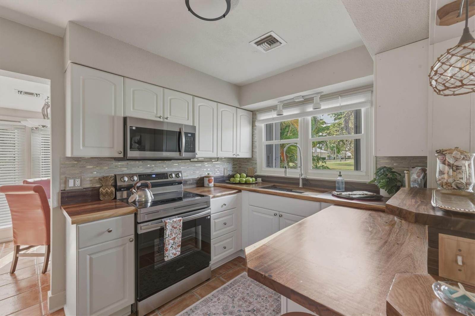 521 W OLYMPIA AVE, PUNTA GORDA, FL, 33950