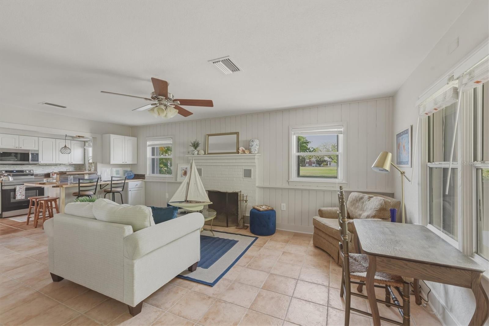 521 W OLYMPIA AVE, PUNTA GORDA, FL, 33950