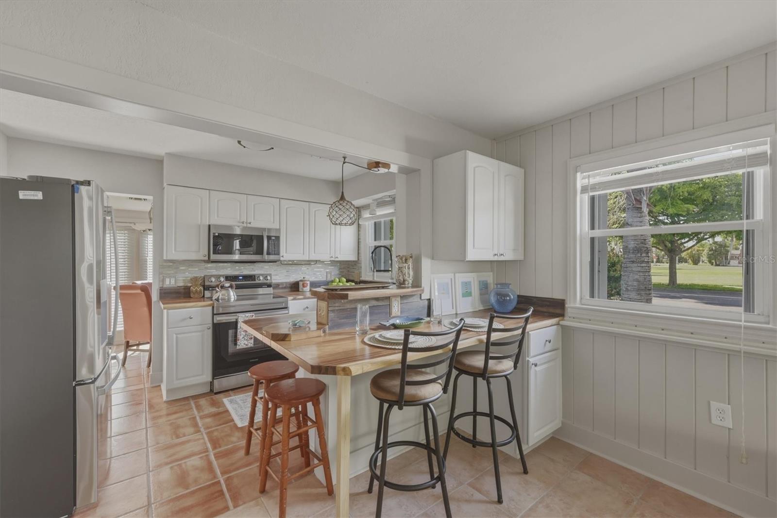 521 W OLYMPIA AVE, PUNTA GORDA, FL, 33950