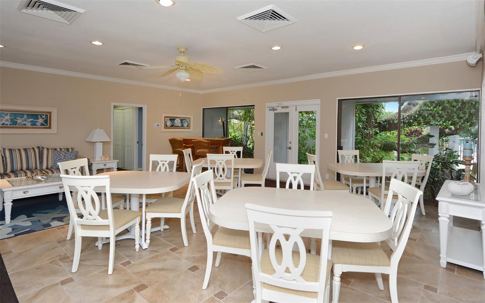 1200 EAST PEPPERTREE LANE #302, SARASOTA, FL, 34242