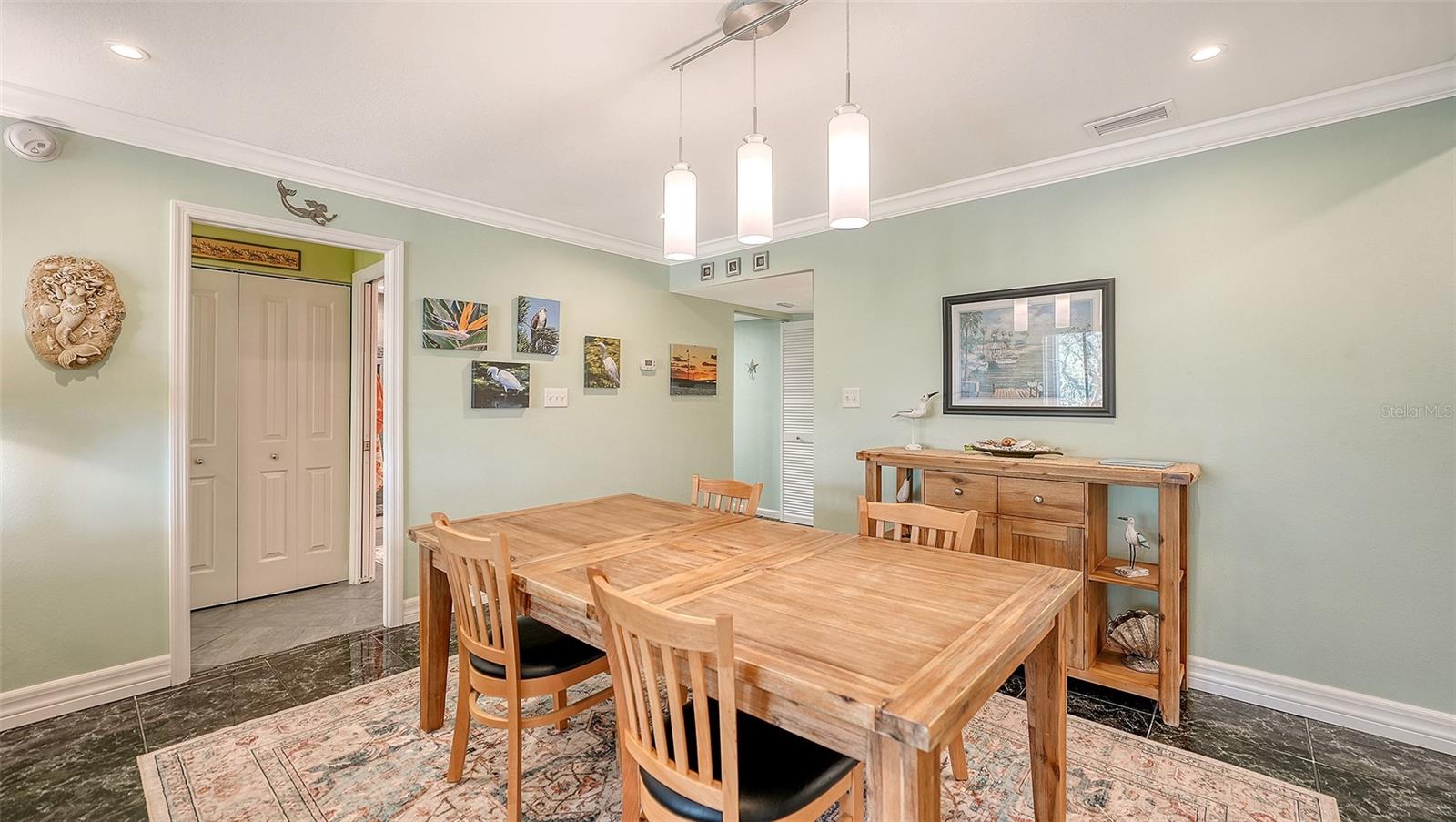 1200 EAST PEPPERTREE LANE #302, SARASOTA, FL, 34242