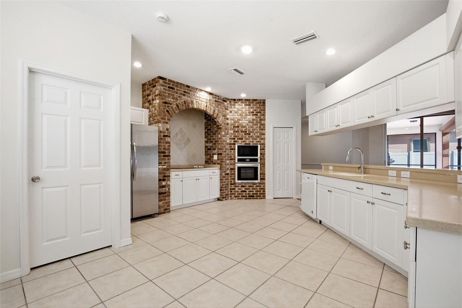 6648 THACKSTON DR, RIVERVIEW, FL, 33578