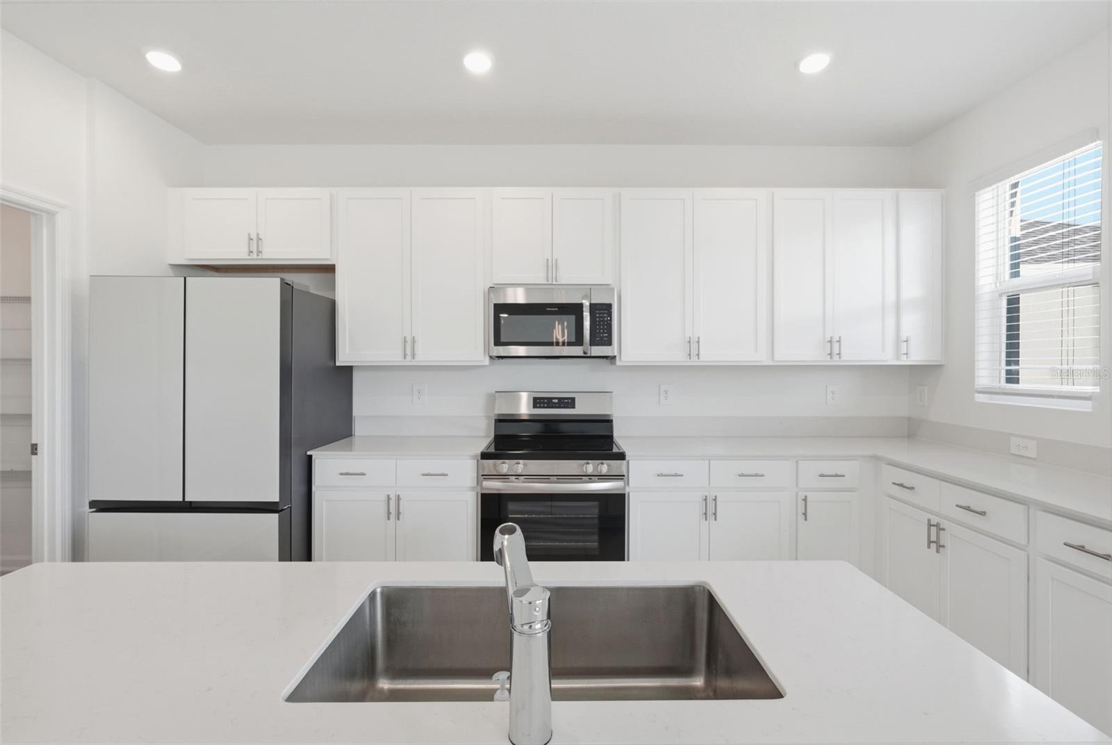 694 PERONI AVE, DEBARY, FL, 32713