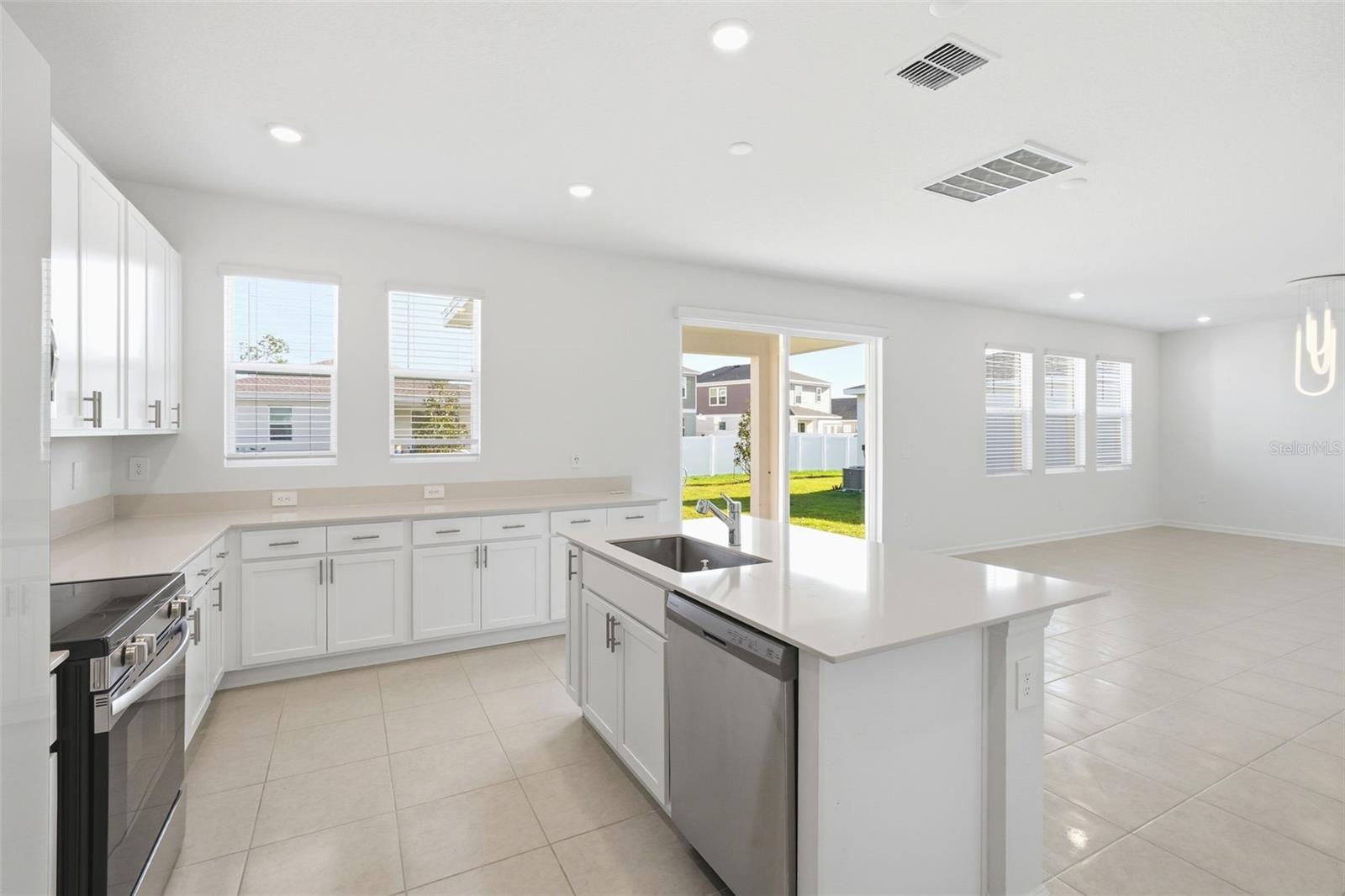 694 PERONI AVE, DEBARY, FL, 32713