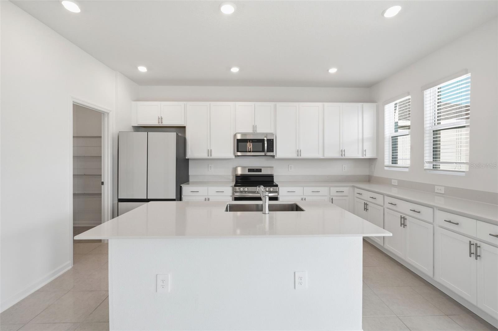 694 PERONI AVE, DEBARY, FL, 32713