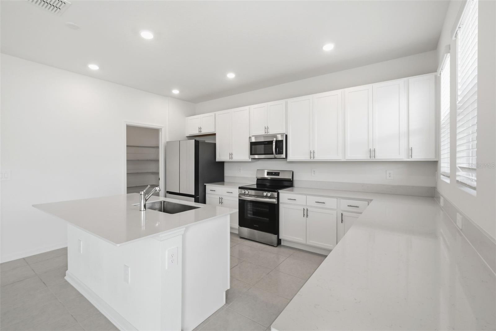 694 PERONI AVE, DEBARY, FL, 32713