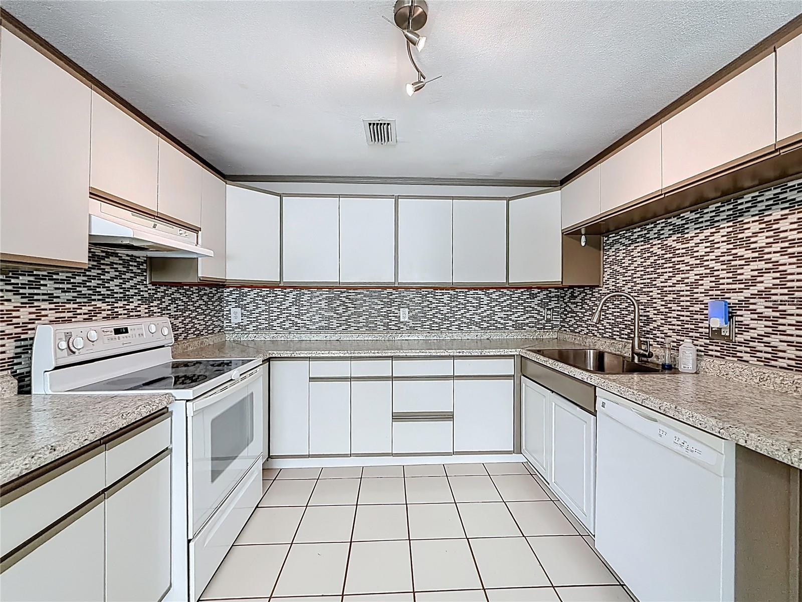 11404 SE 56TH AVE, BELLEVIEW, FL, 34420