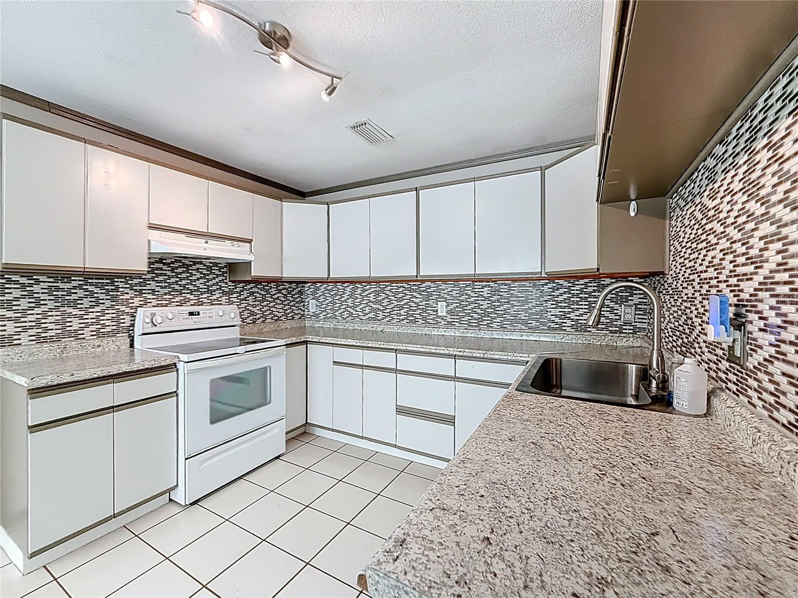 11404 SE 56TH AVE, BELLEVIEW, FL, 34420