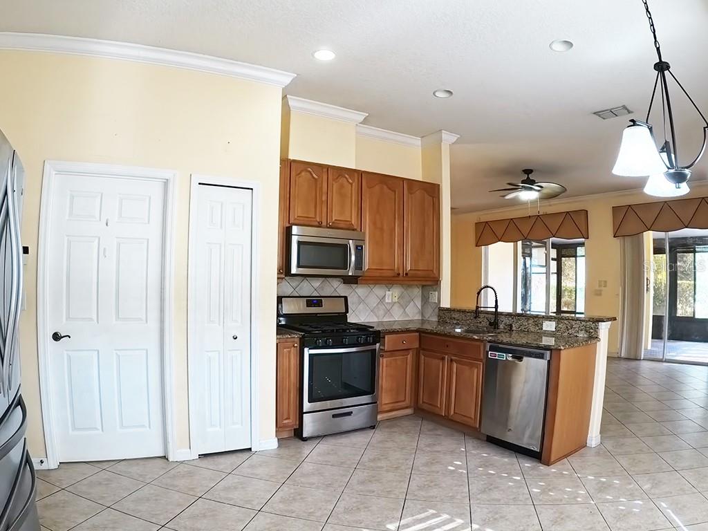 100 FLAME VINE WAY, GROVELAND, FL, 34736