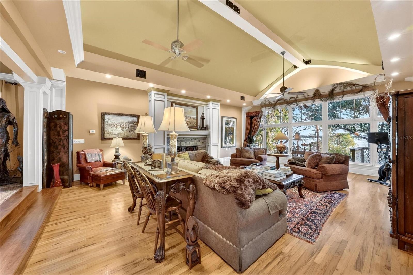 976 FAIRVIEW AVE, MOUNT DORA, FL, 32757