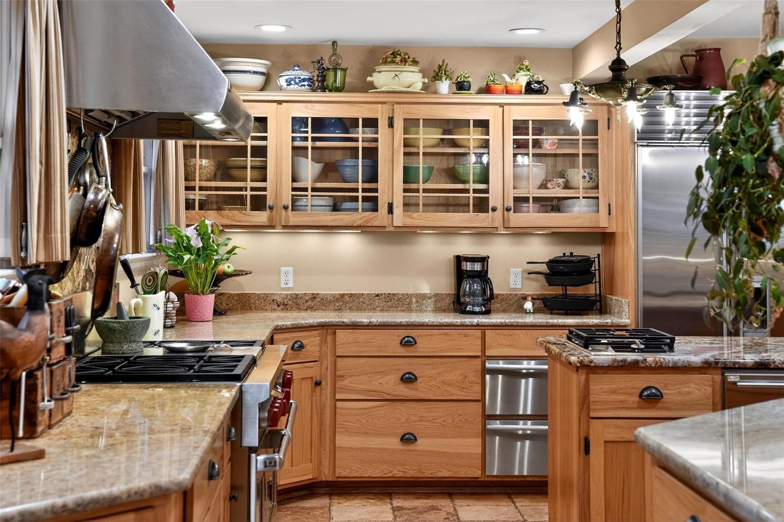 976 FAIRVIEW AVE, MOUNT DORA, FL, 32757