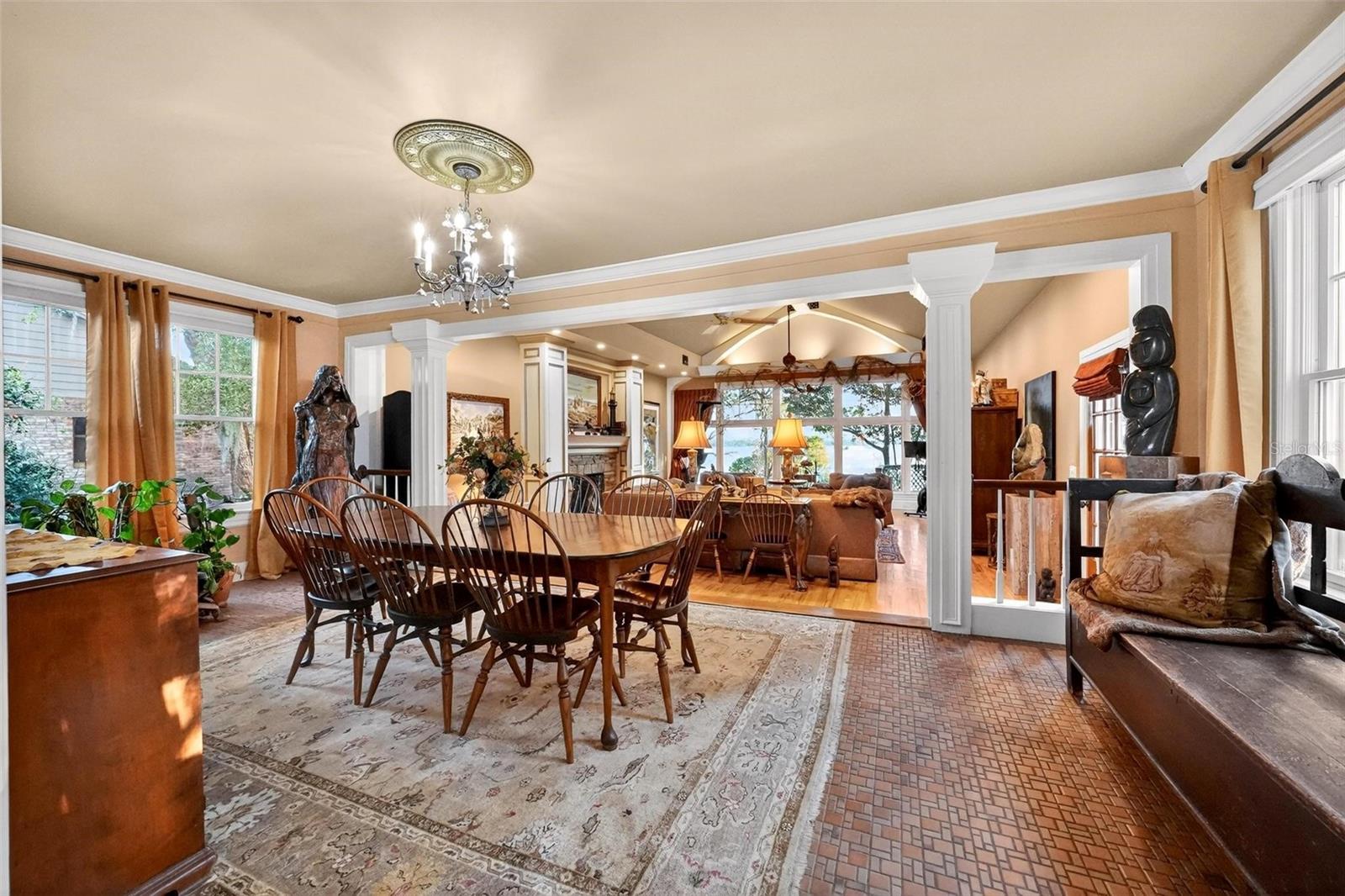 976 FAIRVIEW AVE, MOUNT DORA, FL, 32757