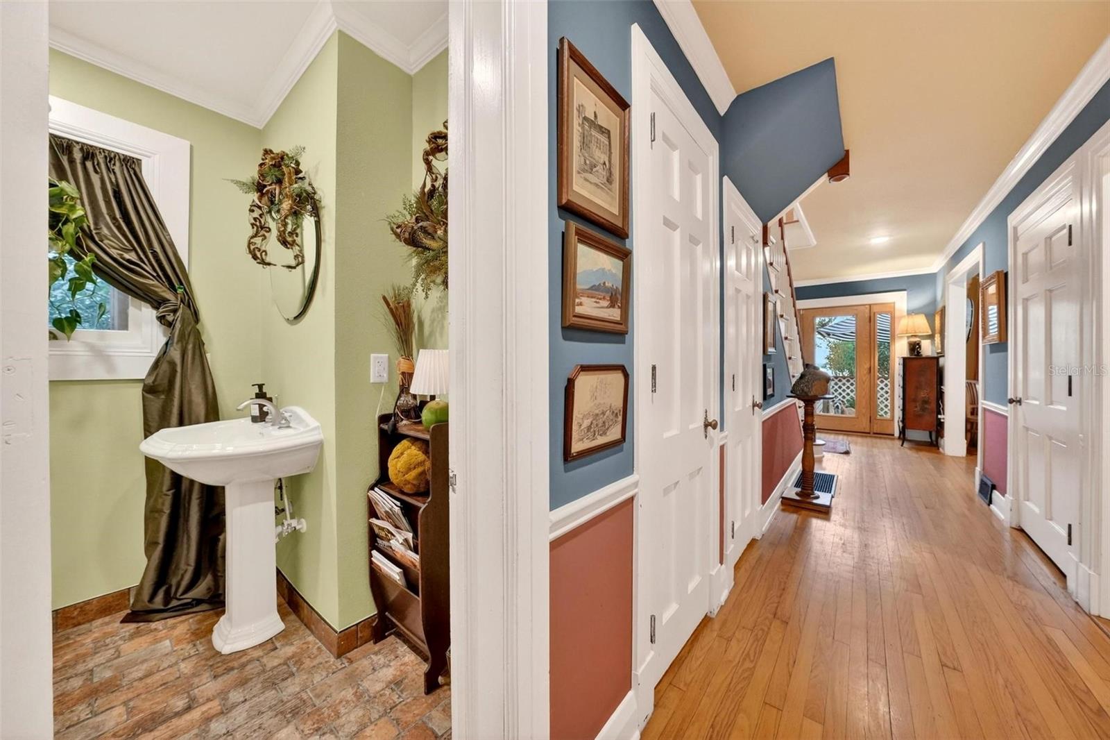 976 FAIRVIEW AVE, MOUNT DORA, FL, 32757