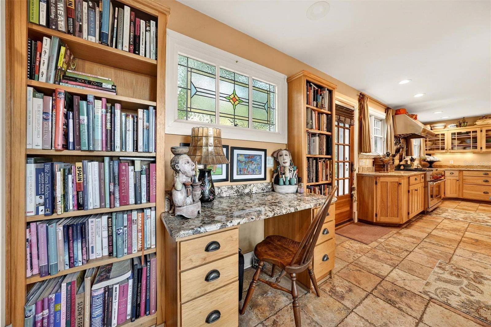 976 FAIRVIEW AVE, MOUNT DORA, FL, 32757