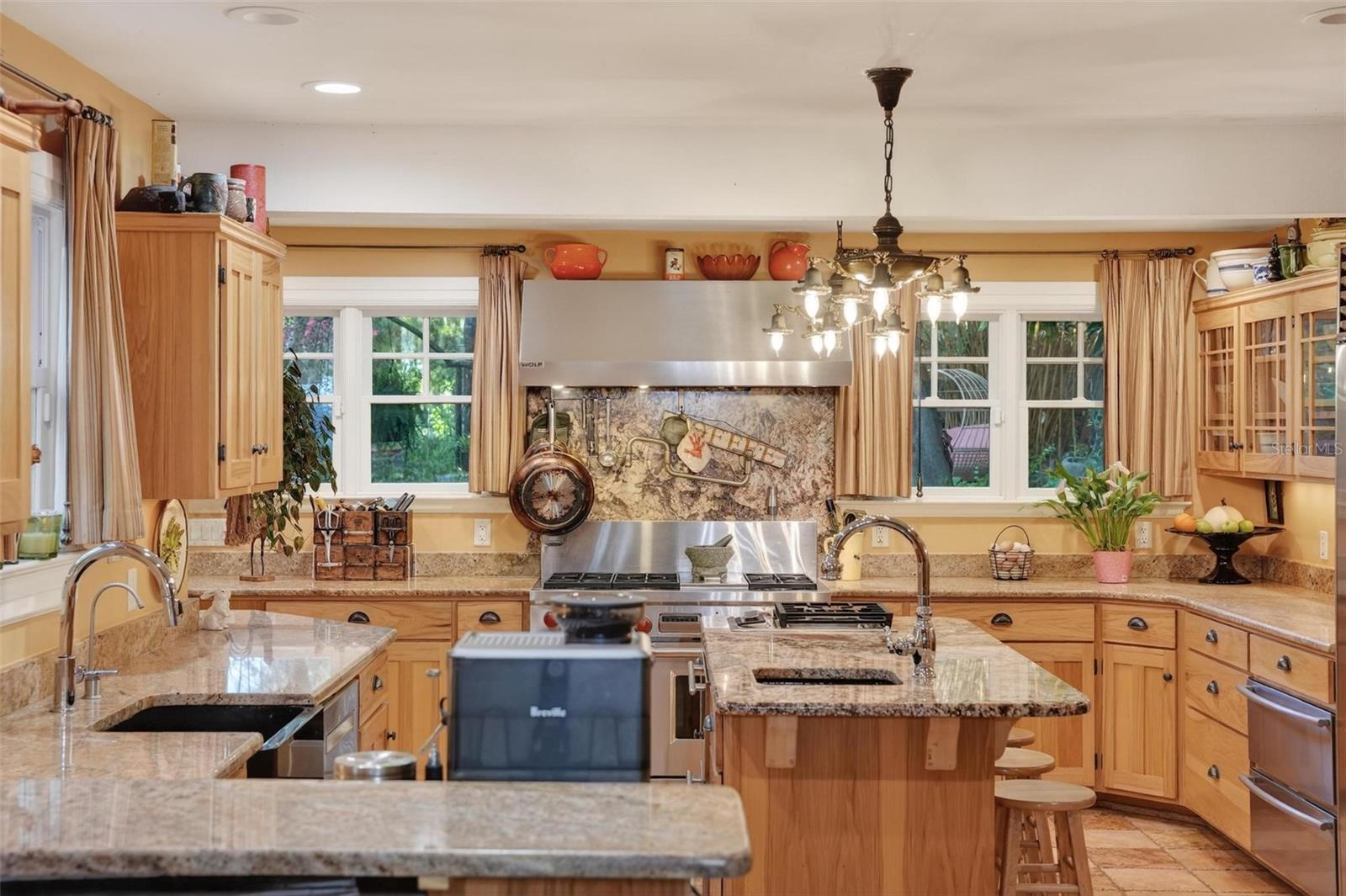 976 FAIRVIEW AVE, MOUNT DORA, FL, 32757