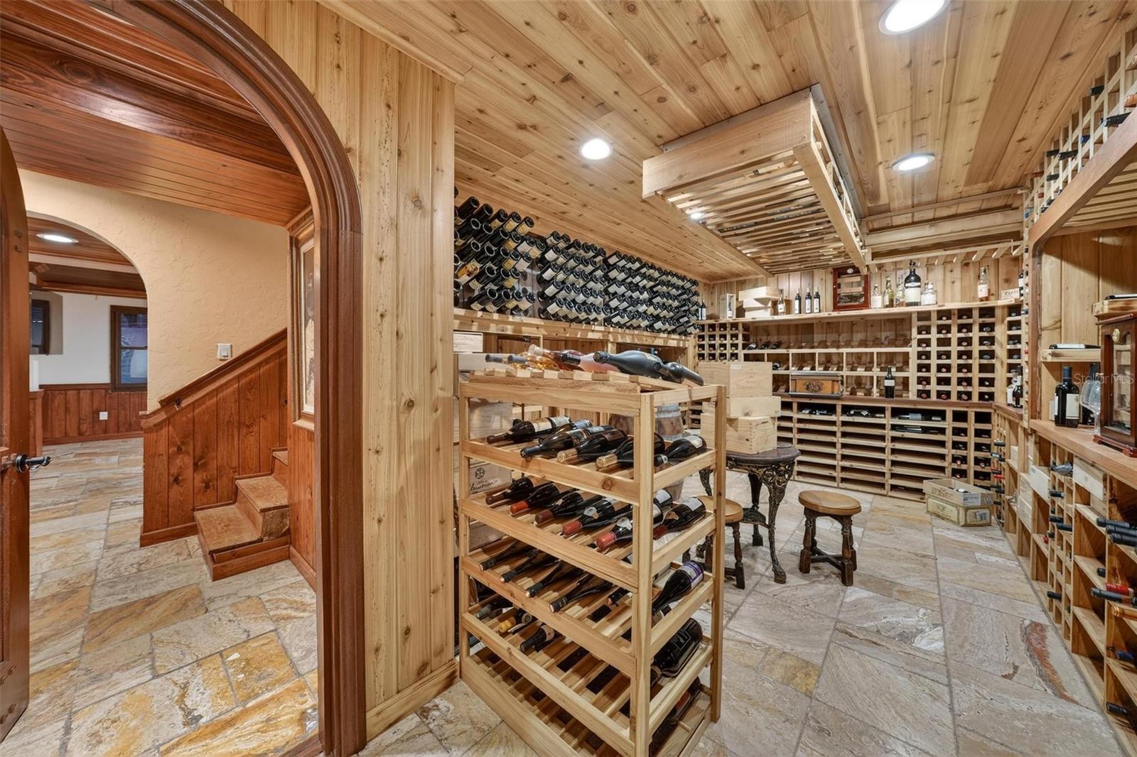 976 FAIRVIEW AVE, MOUNT DORA, FL, 32757