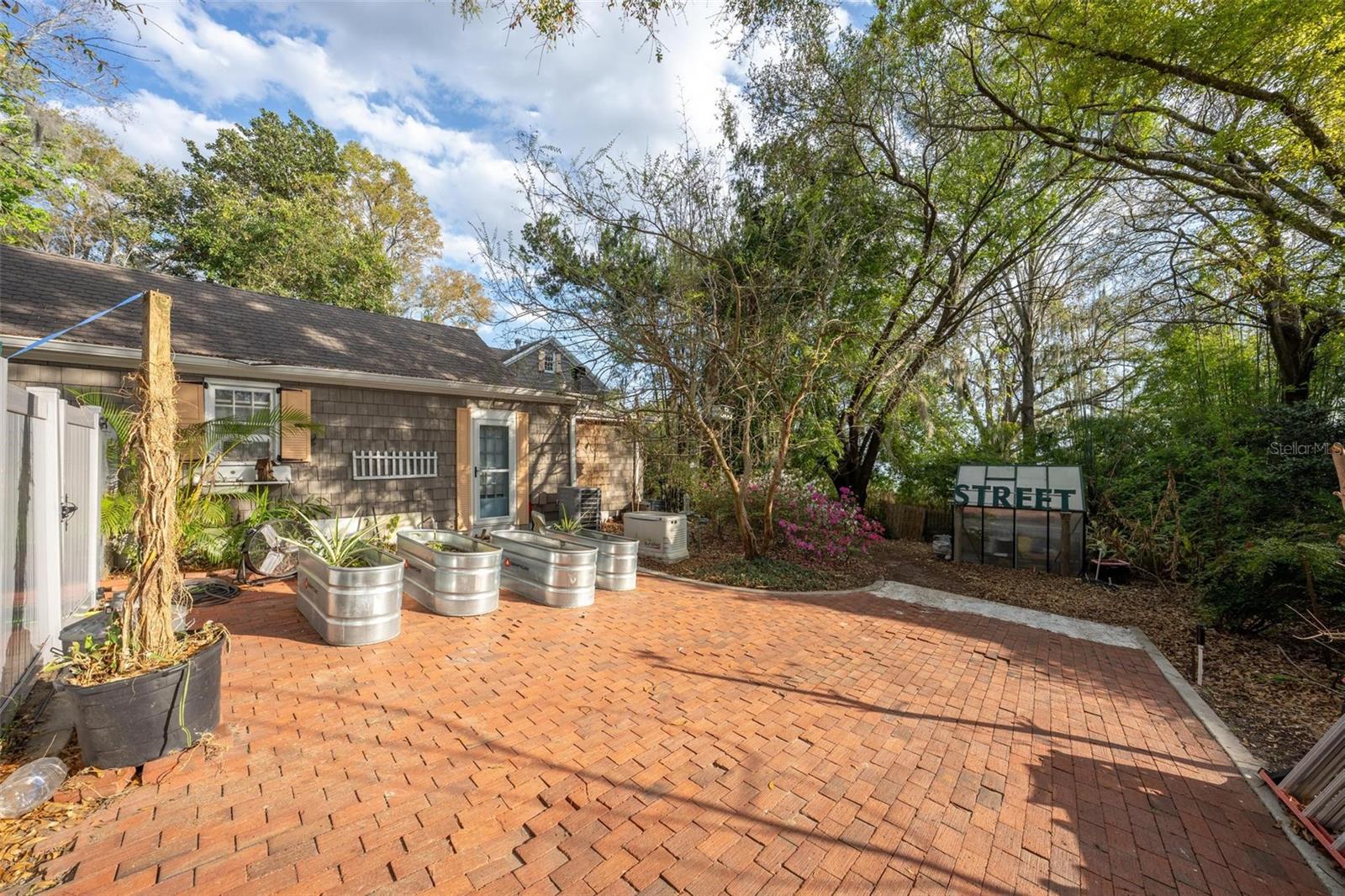 976 FAIRVIEW AVE, MOUNT DORA, FL, 32757