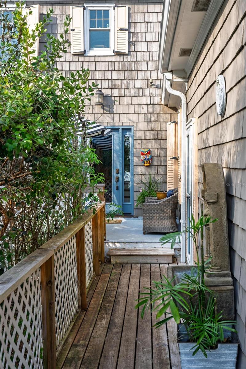 976 FAIRVIEW AVE, MOUNT DORA, FL, 32757