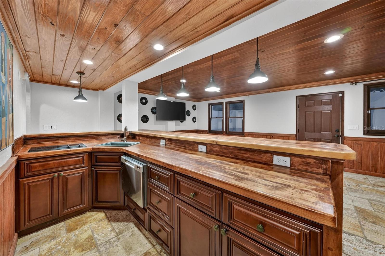 976 FAIRVIEW AVE, MOUNT DORA, FL, 32757